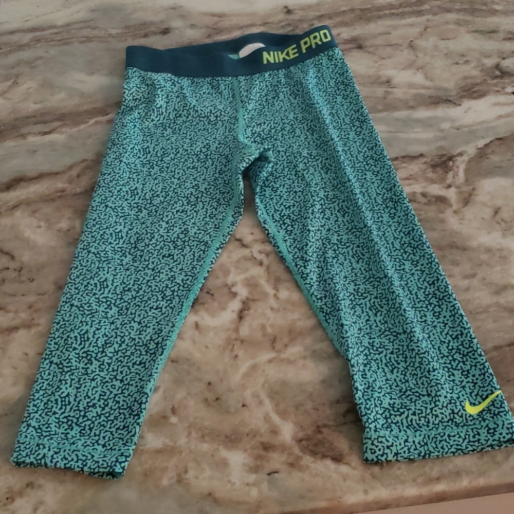 Nike Pro Workout Pants capri athletic yoga leopard